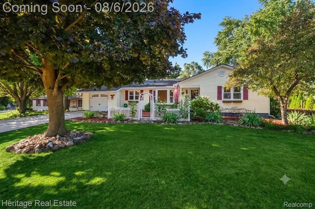 3111 Mann Road, Waterford, MI 48329 - #1