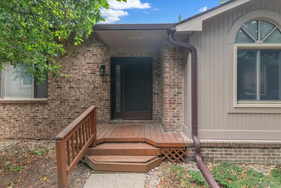 6353 Brookview Lane, West Bloomfield, MI 48322 - #3