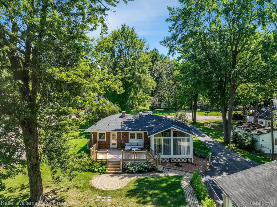 3302 Grant Road, Rochester Hills, MI 48309 - #2