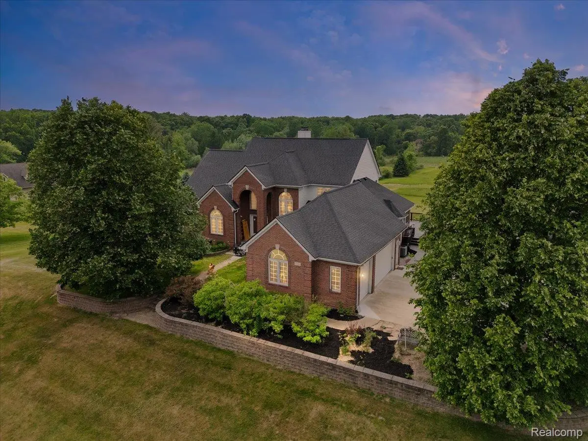 2160 W Buell Rd, Oakland, MI 48363 - #1