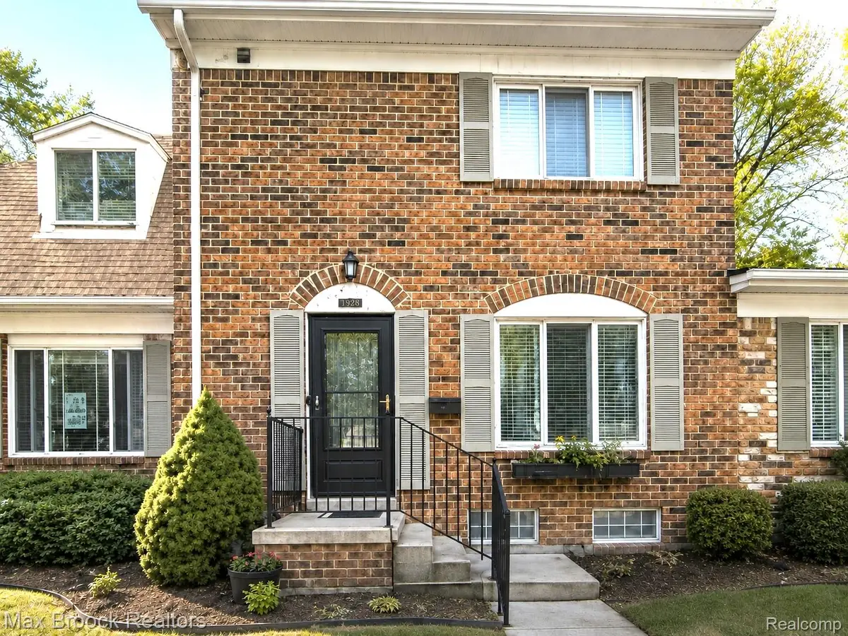 1928 S Wickham W, Royal Oak, MI 48073 - #1