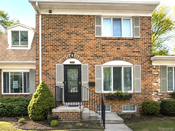 1928 S Wickham W, RoyalOak, MI 48073