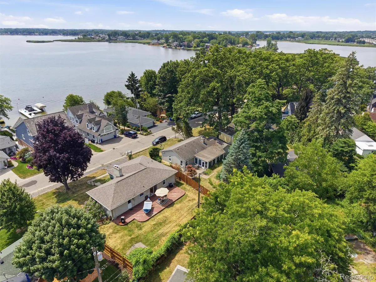2790 Sylvan Shores Drive, Waterford, MI 48328 - #1