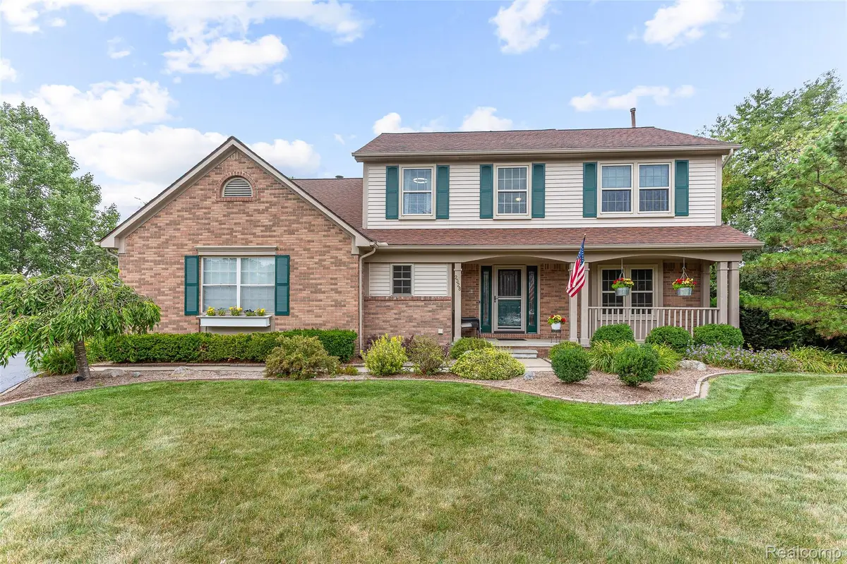 2328 Chestnut Circle, Orion, MI 48360 - #1