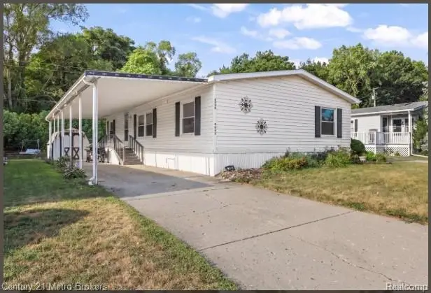 3053 E Bay Drive, Fenton, MI 48430 - #1