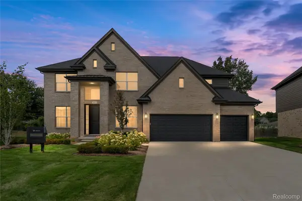 2071 Kohli Drive, Troy, MI 48083