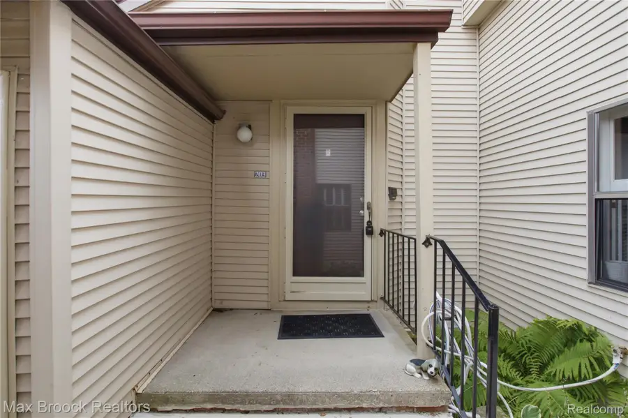 6580 Ridgefield Circle #203, West Bloomfield, MI 48322 - #2