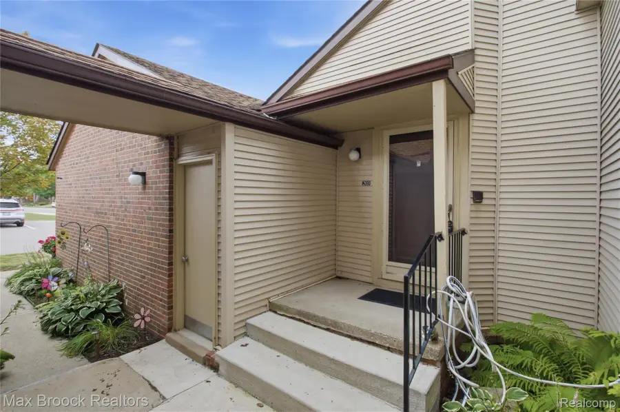 6580 Ridgefield Circle #203, West Bloomfield, MI 48322 - #3