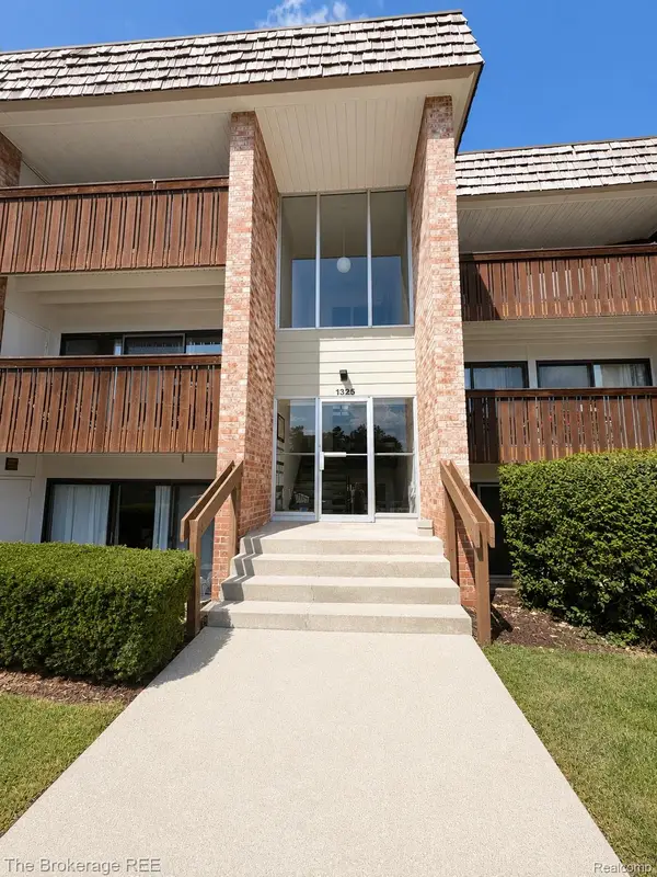1325 S Maple Road #301, AnnArbor, MI 48103