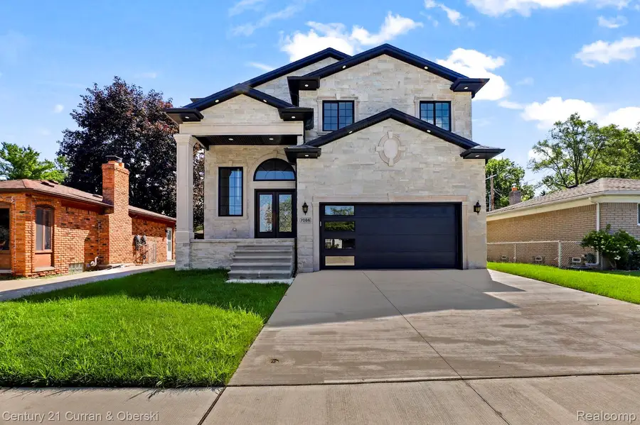 7086 Centralia Street, Dearborn Heights, MI 48127 - #2