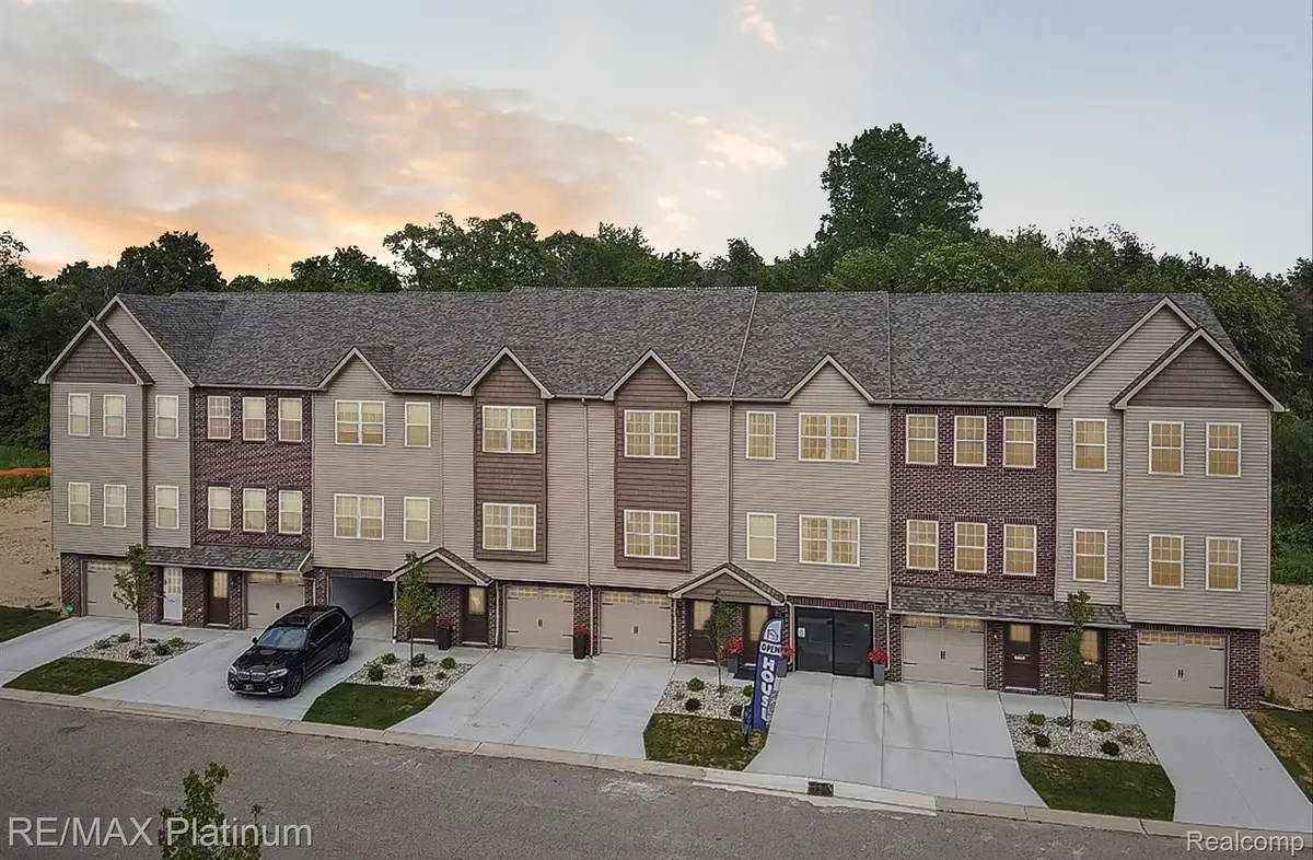 1666 Pinecroft Lane #68, Howell, MI 48855 - #1