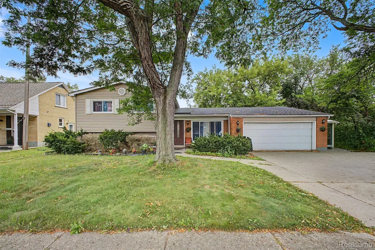 27355 Clairview Drive, Dearborn Heights, MI 48127 - #1