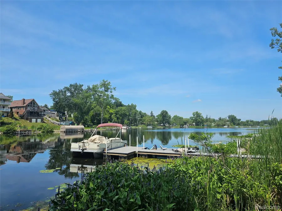 9170 River Valley Road, Brighton, MI 48116 - #2