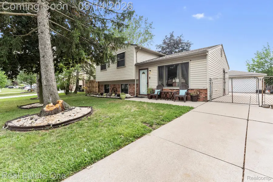 30374 Torry Avenue, Flat Rock, MI 48134 - #2