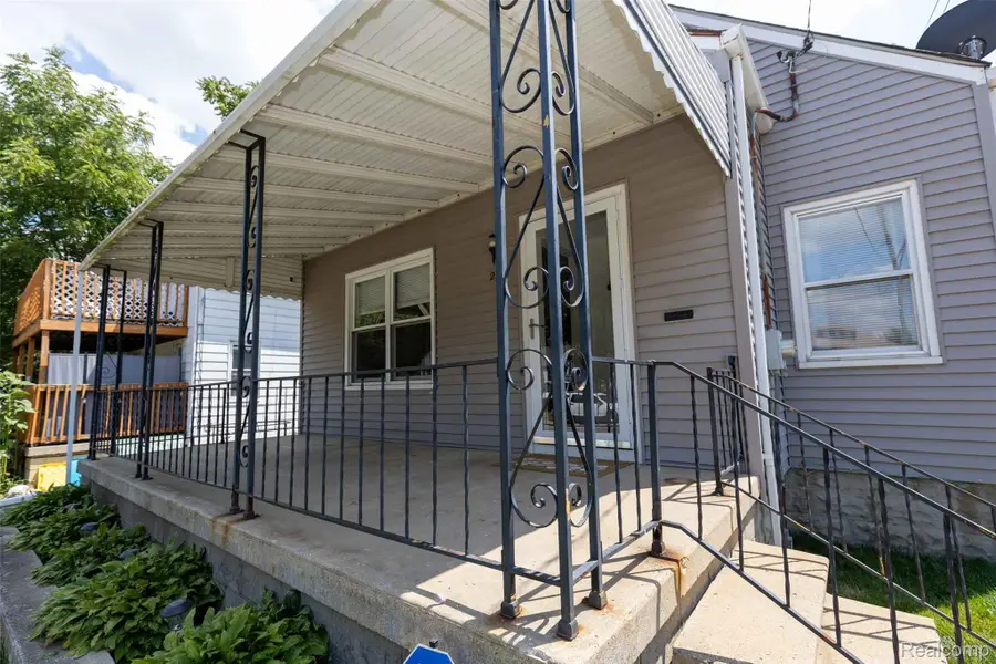 2117 Swayze Street, Flint, MI 48503 - #3
