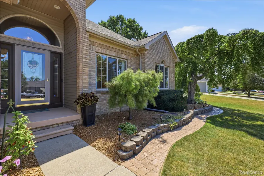 6122 S Edge Way, Burton, MI 48439 - #2