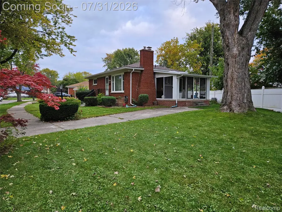 721 North Drive, Wyandotte, MI 48192 - #2