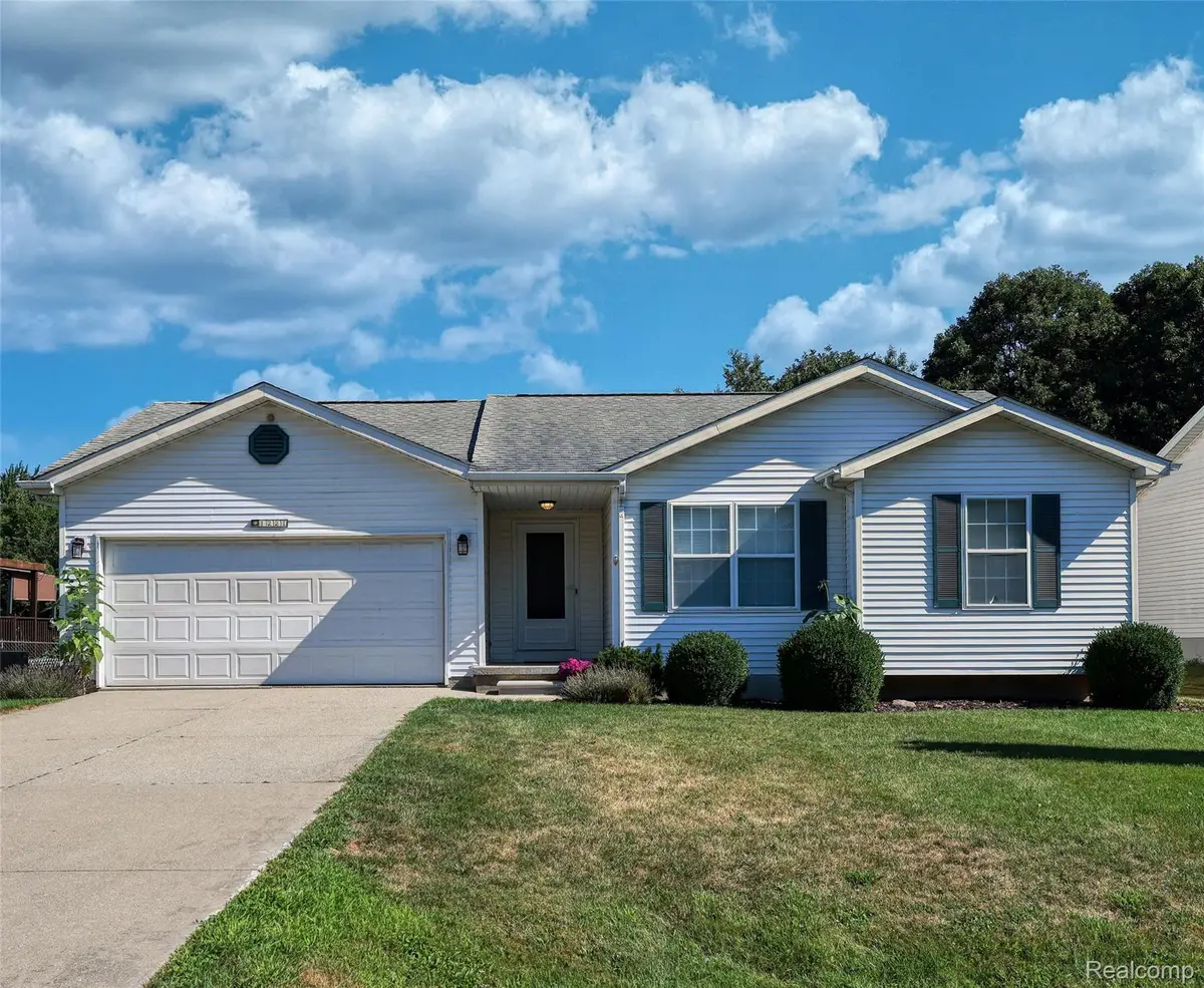 1221 Windsor Street, Grand Blanc, MI 48507 - #1