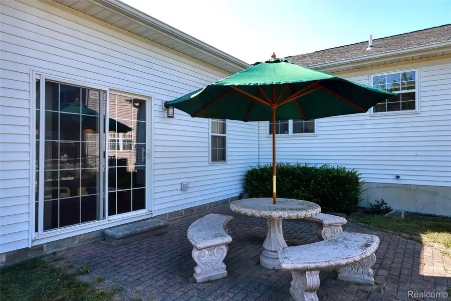 1221 Windsor Street, Grand Blanc, MI 48507 - #3