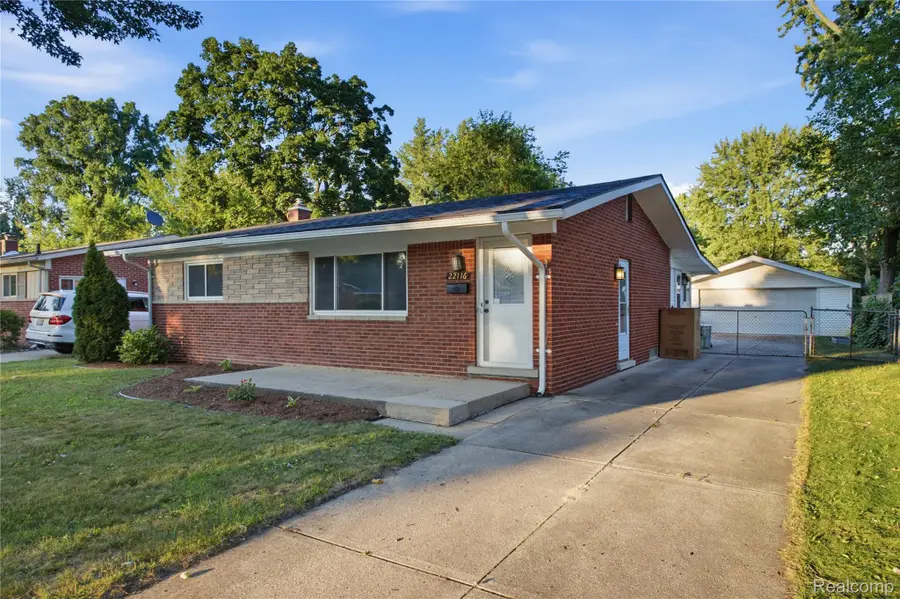 22116 W Brandon Street, Farmington, MI 48336 - #2