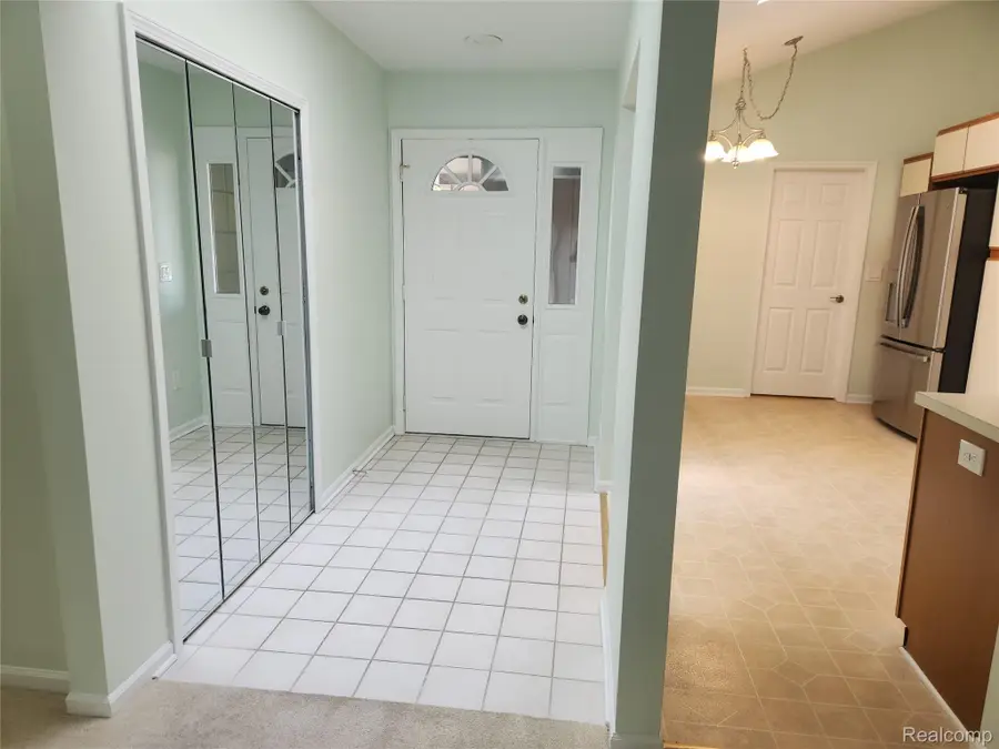 33919 Oakwood Drive, Sterling Heights, MI 48312 - #3