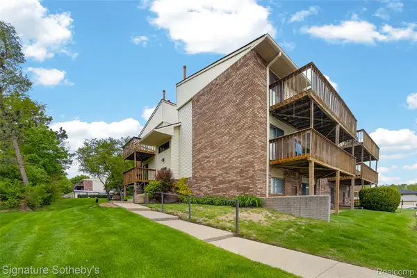 875 S Pontiac Trail #B208, WalledLake, MI 48390