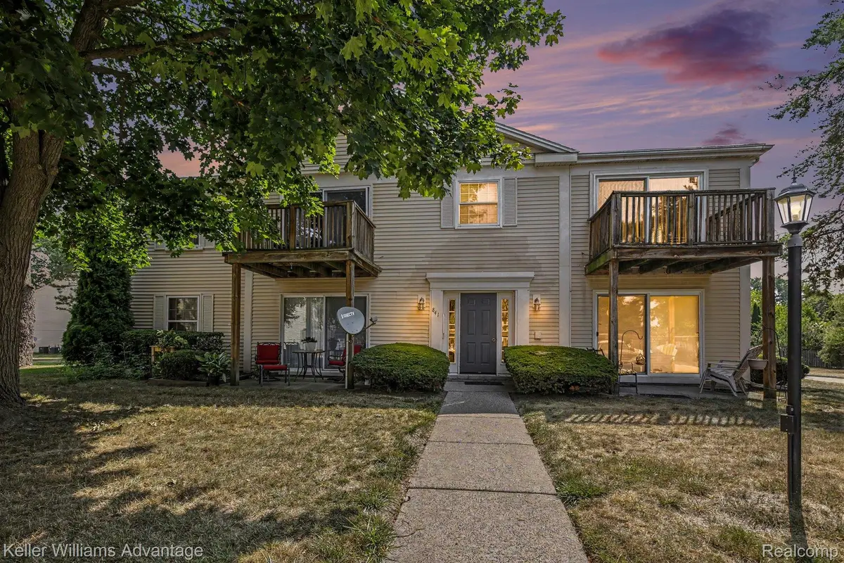 841 Bloomfield Village Boulevard #D, Auburn Hills, MI 48326 - #1