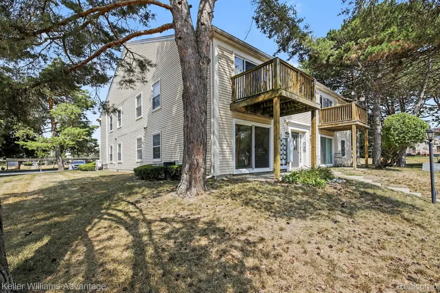 841 Bloomfield Village Boulevard #D, Auburn Hills, MI 48326 - #2