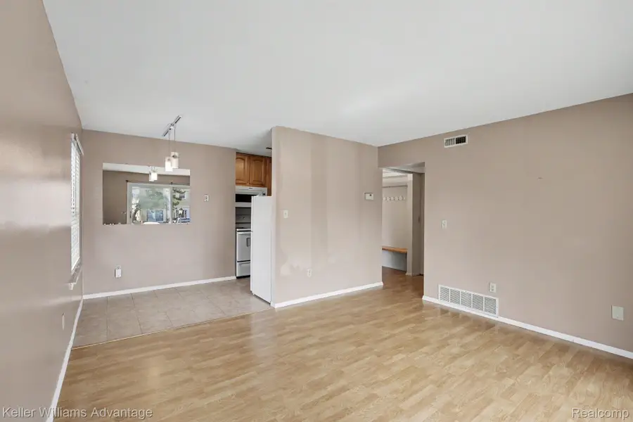 841 Bloomfield Village Boulevard #D, Auburn Hills, MI 48326 - #3