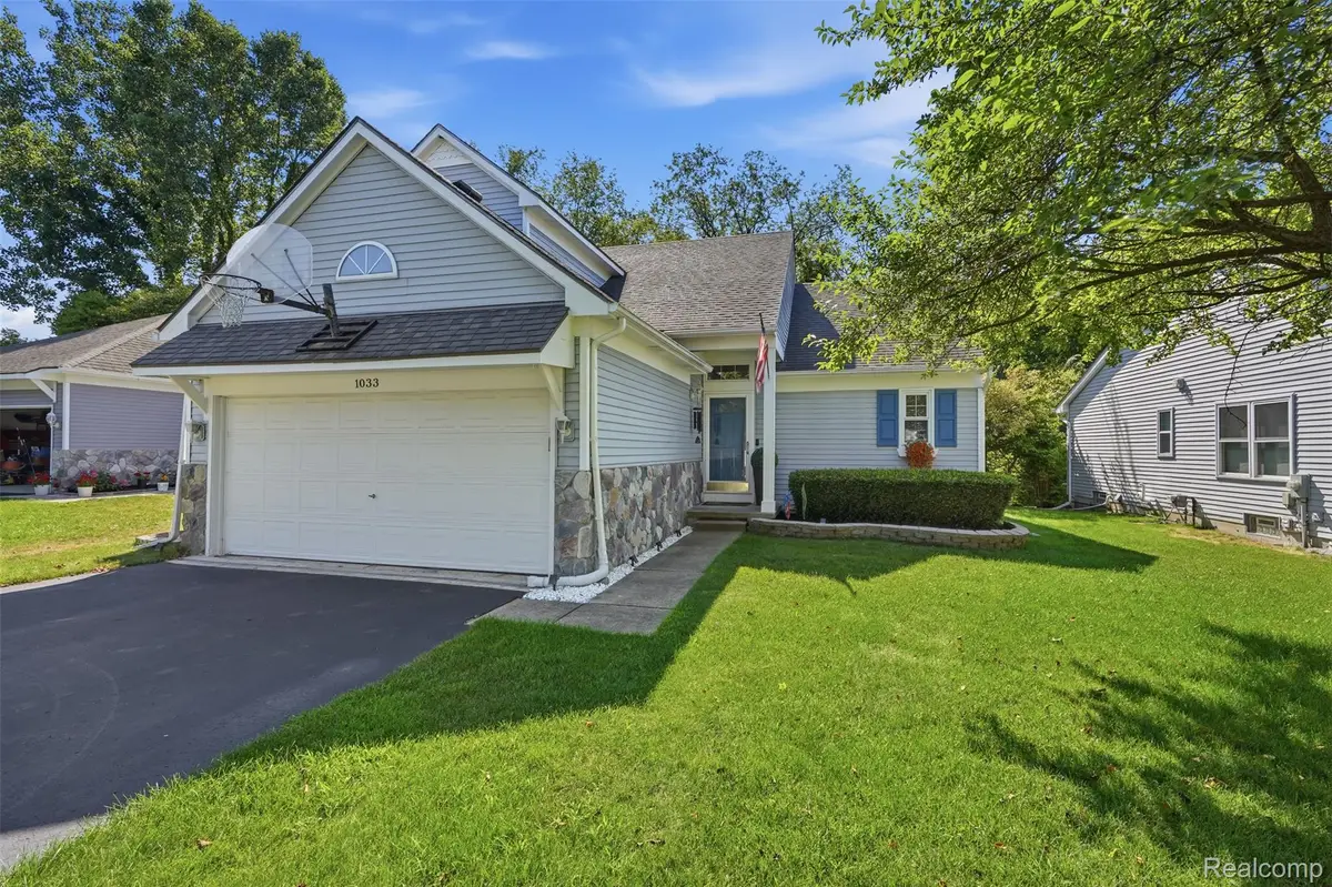 1033 Yorick Path, Wixom, MI 48393 - #1