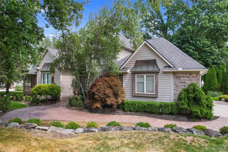 21720 Heatheridge Lane, Northville, MI 48167 - #2