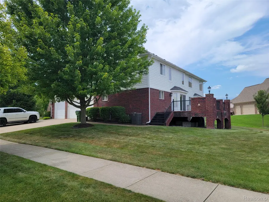 55958 Ashbrooke Drive W, Utica, MI 48316 - #2