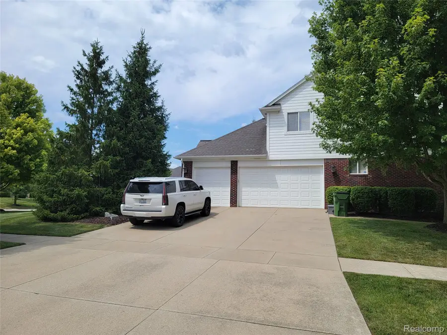 55958 Ashbrooke Drive W, Utica, MI 48316 - #3