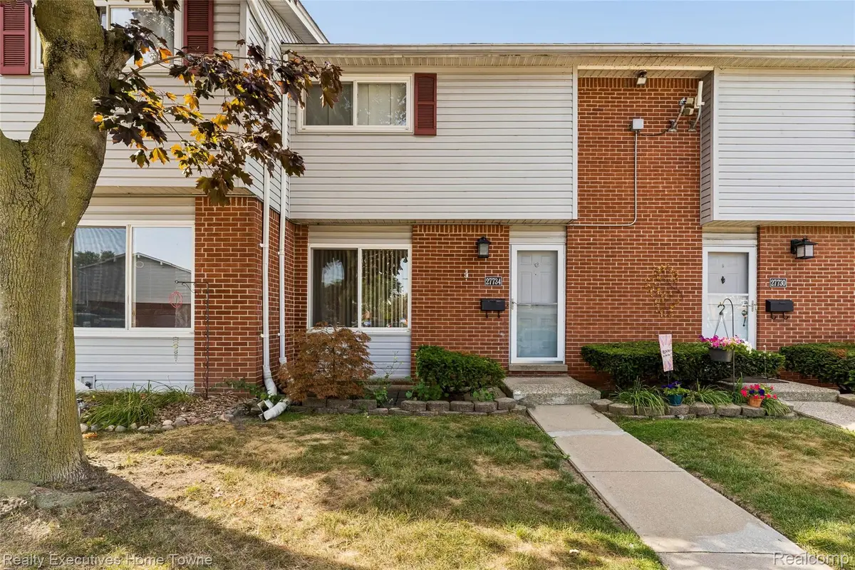 27743 Eastwick Sq, Roseville, MI 48066 - #1