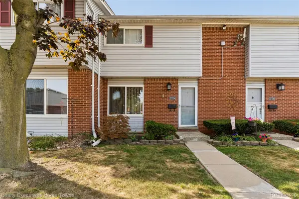 27743 Eastwick Sq, Roseville, MI 48066