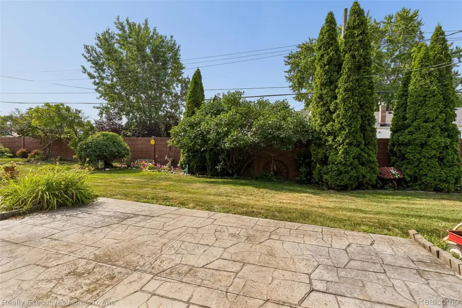 27743 Eastwick Sq, Roseville, MI 48066 - #3