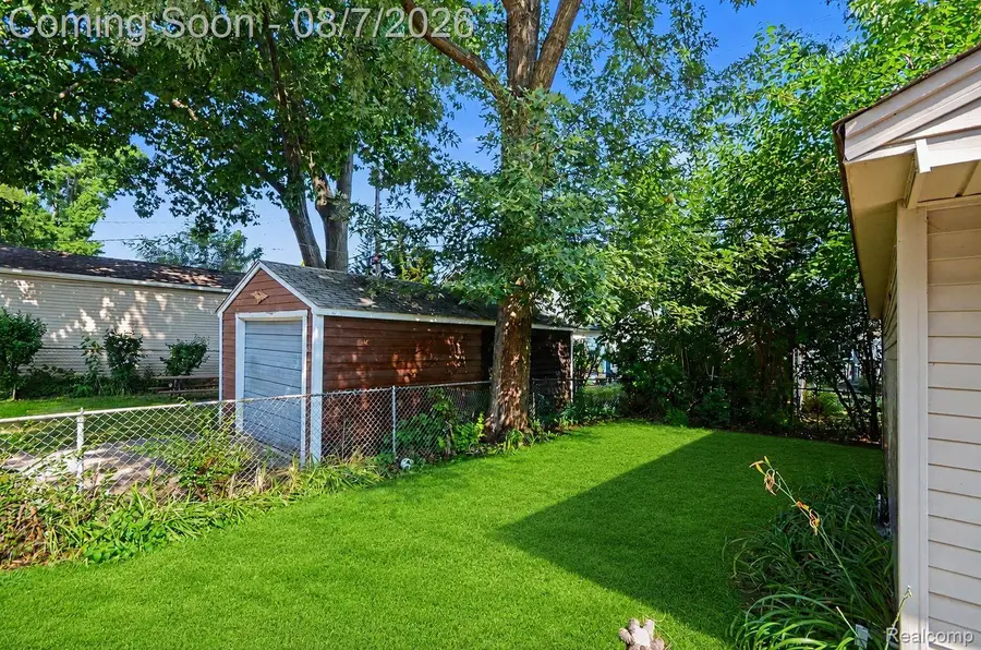 318 Chippewa Street, Clawson, MI 48017 - #2