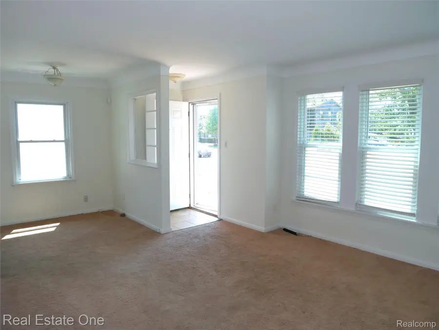3876 Greenfield Road, Berkley, MI 48072 - #2