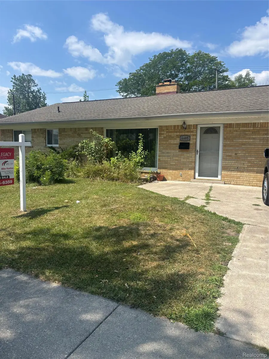 6685 Rockland Street, Dearborn Heights, MI 48127 - #2
