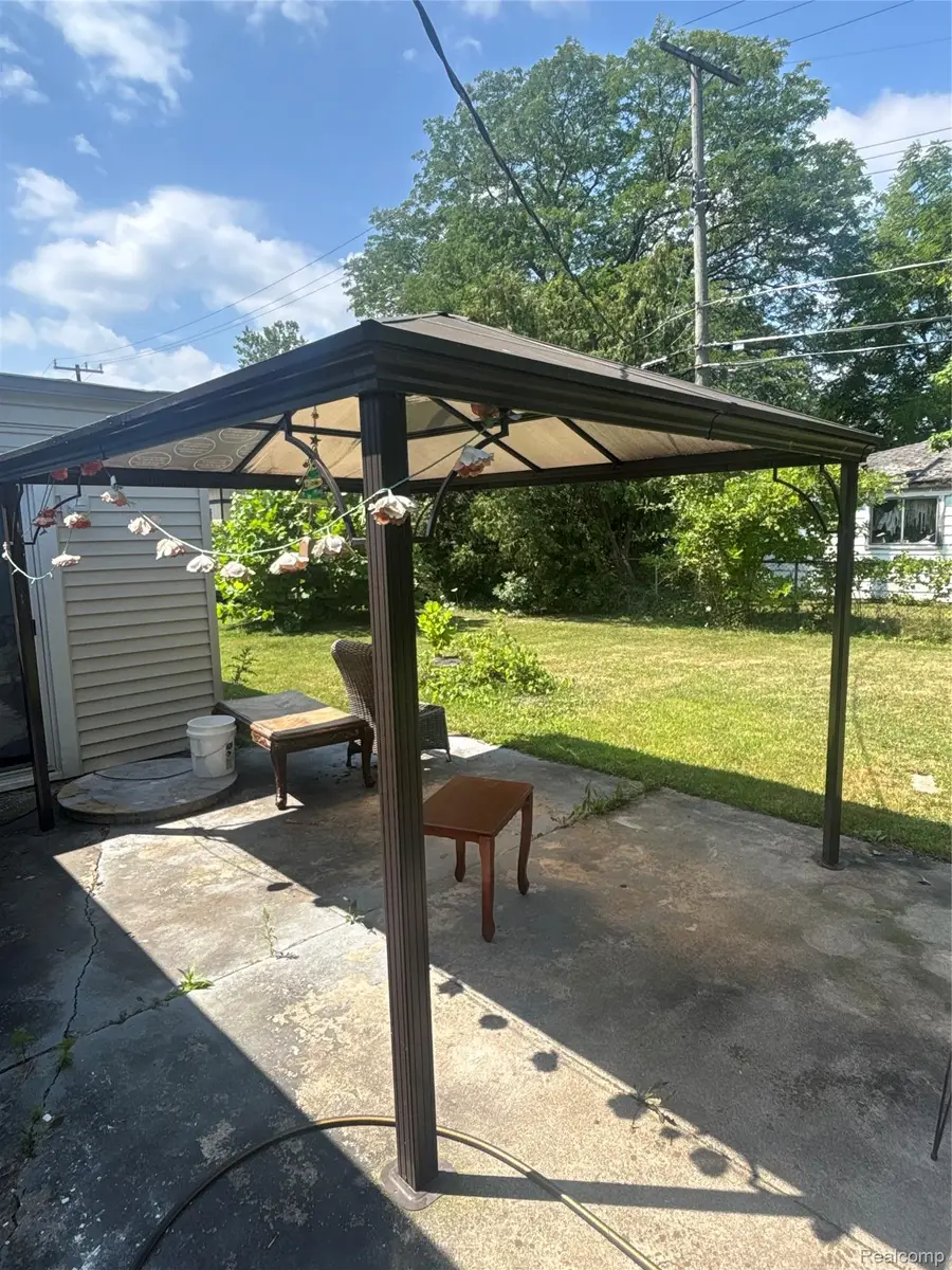 6685 Rockland Street, Dearborn Heights, MI 48127 - #3