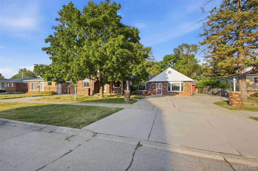 6466 N Lafayette Street, Dearborn Heights, MI 48127 - #2