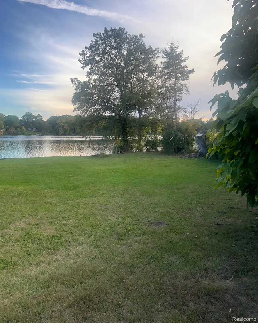 3364 E Pierson Road, Flint, MI 48506 - #2