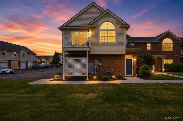 28248 S Pointe Lane, NewBaltimore, MI 48051