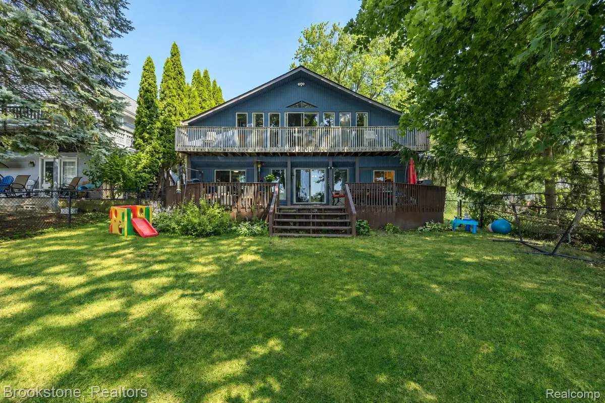 3235 Mccormick Drive, Waterford, MI 48328 - #1