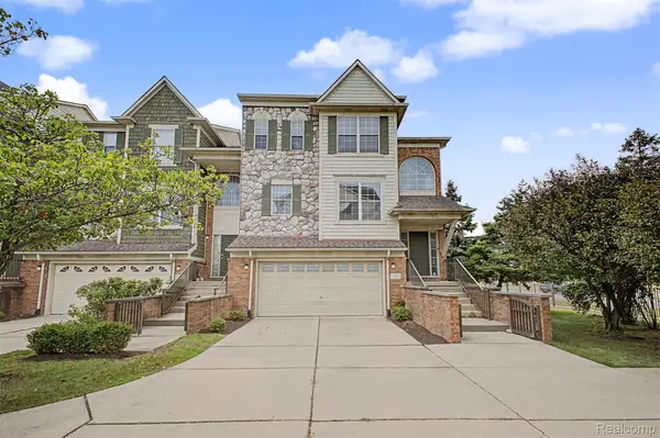 9 Lyons Court, Dearborn, MI 48126