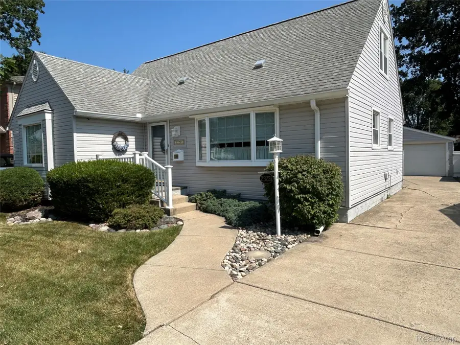 23231 Detour Street, Saint Clair Shores, MI 48082 - #2