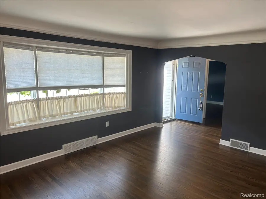23231 Detour Street, Saint Clair Shores, MI 48082 - #3