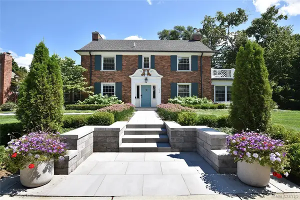 610 Half Moon Road, BloomfieldHills, MI 48301