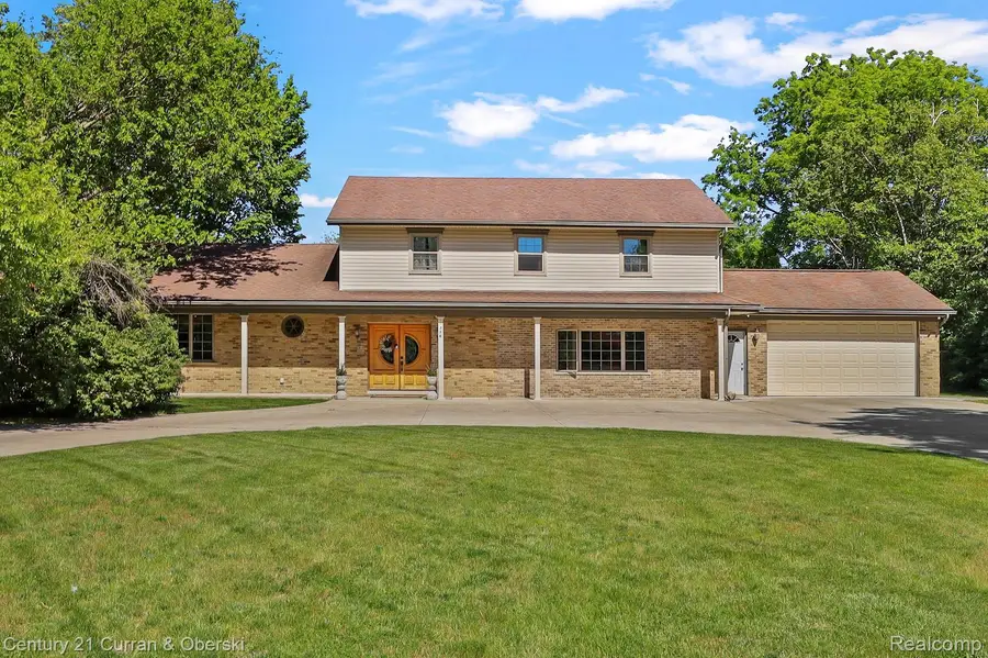 116 N Evangeline Street, Dearborn Heights, MI 48127 - #2