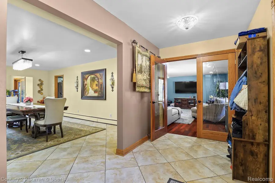 116 N Evangeline Street, Dearborn Heights, MI 48127 - #3